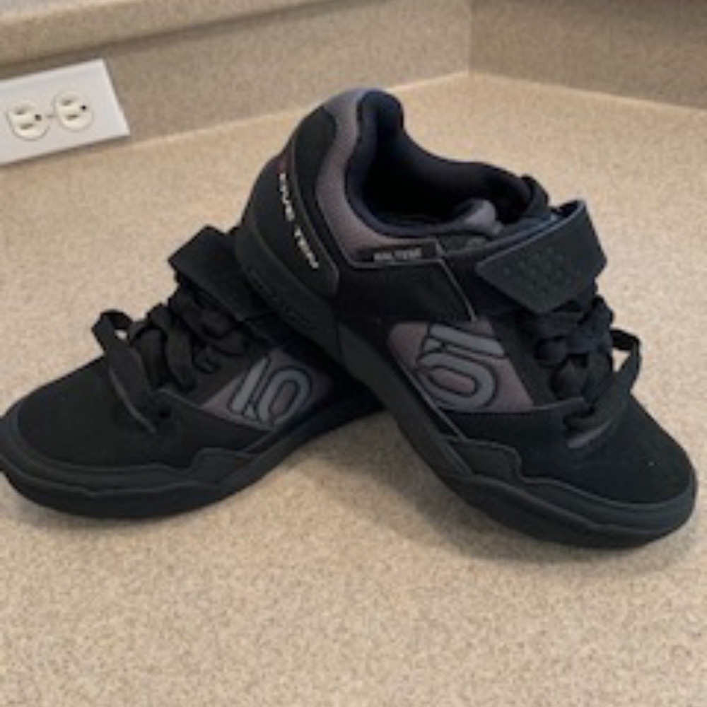 Five Ten 10 Maltese Falcon Mountain biking size 7